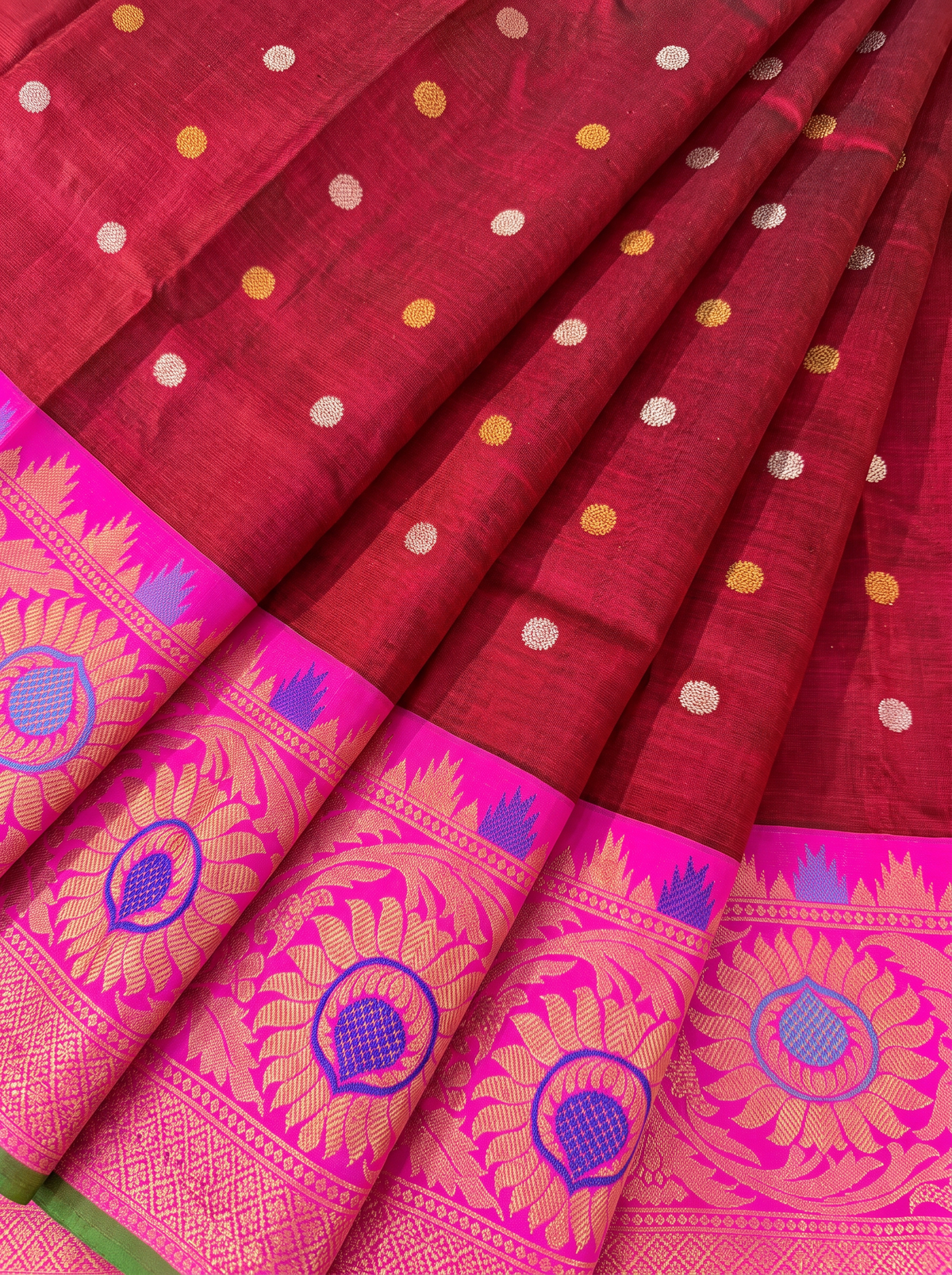 A Regal Maroon &amp; Pink Weave from Gadwal, Telangana