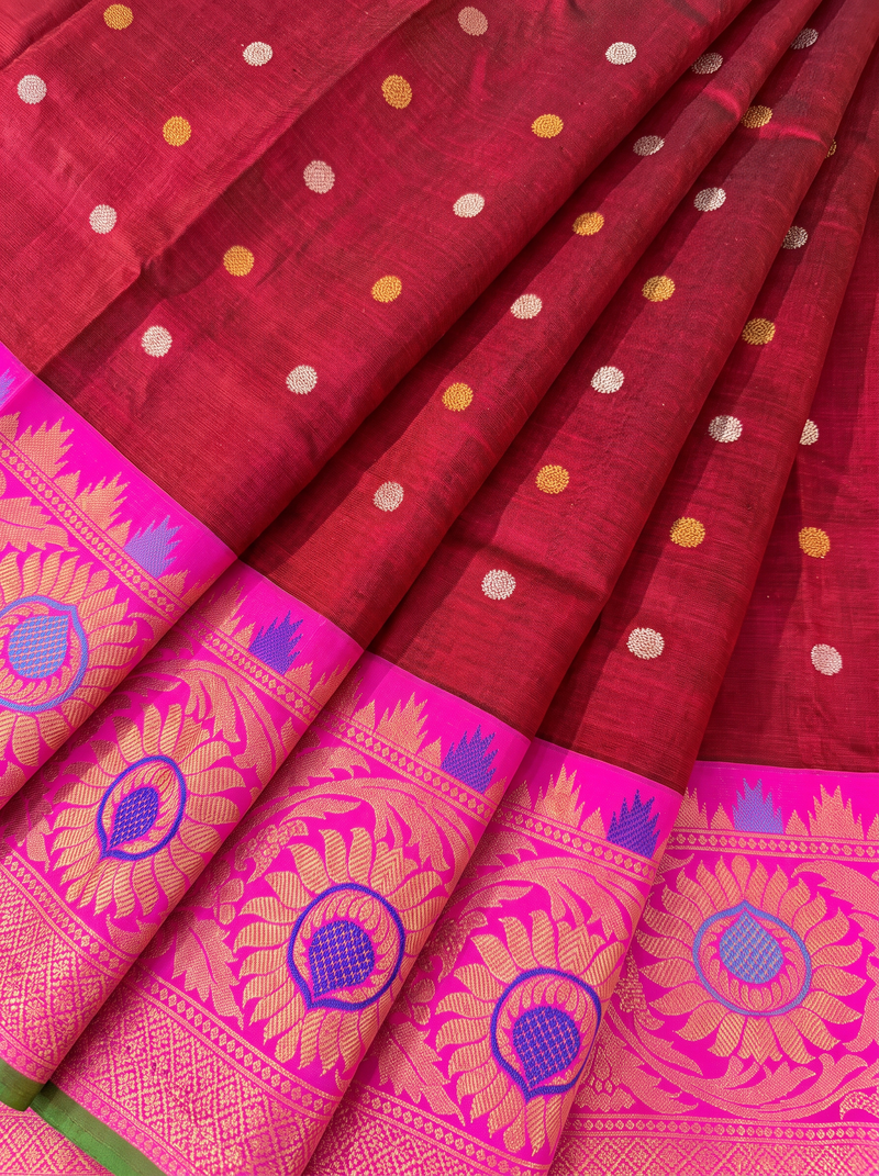 A Regal Maroon &amp; Pink Weave from Gadwal, Telangana