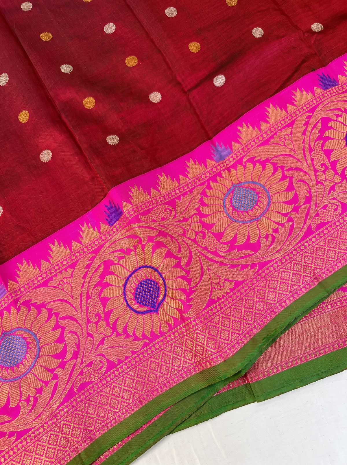 A Regal Maroon &amp; Pink Weave from Gadwal, Telangana