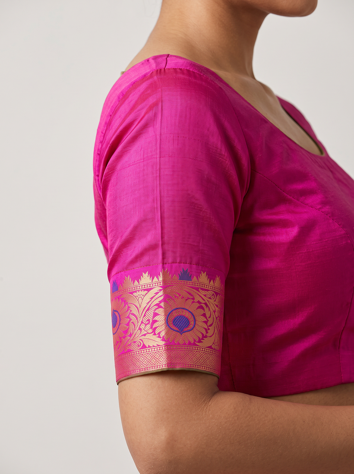 A Regal Maroon &amp; Pink Weave from Gadwal, Telangana