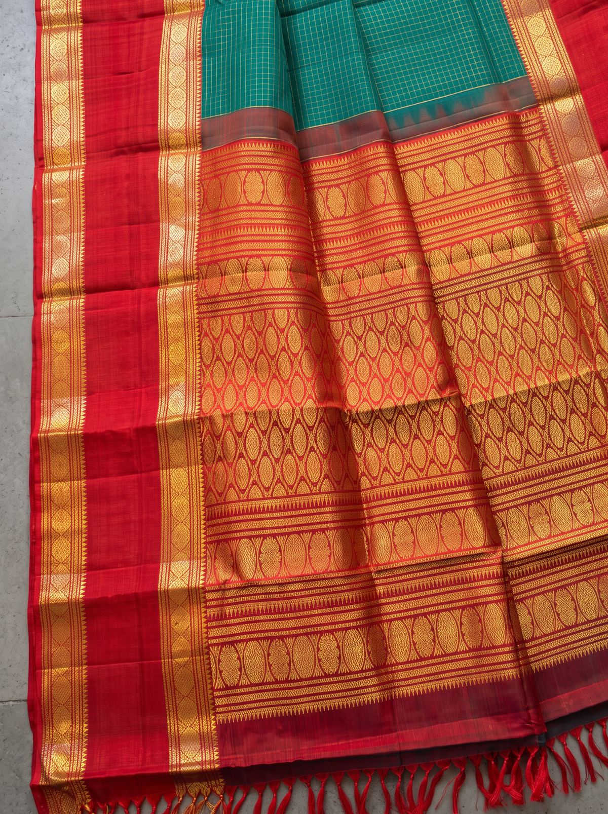 A Lush Romance of Brocade & Silk – Emerald Green & Red Pure Korvai Kanjivaram Handloom Silk Saree