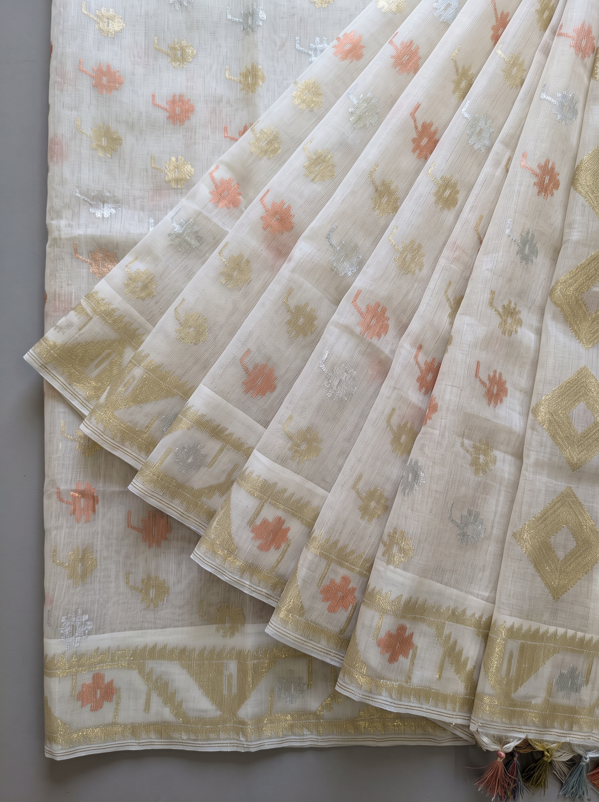 An Ethereal Canvas of Ivory and Gold — Dhakai Jamdani in Delicate Color
