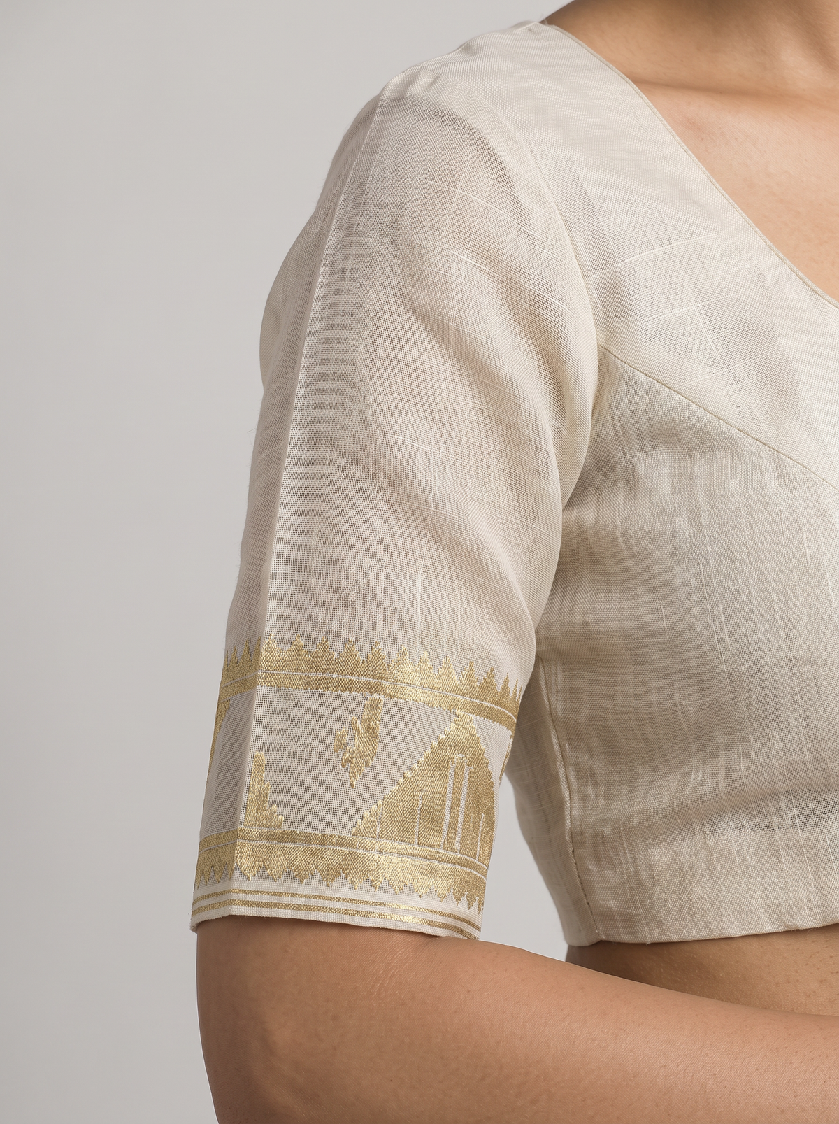 An Ethereal Canvas of Ivory and Gold — Dhakai Jamdani in Delicate Color