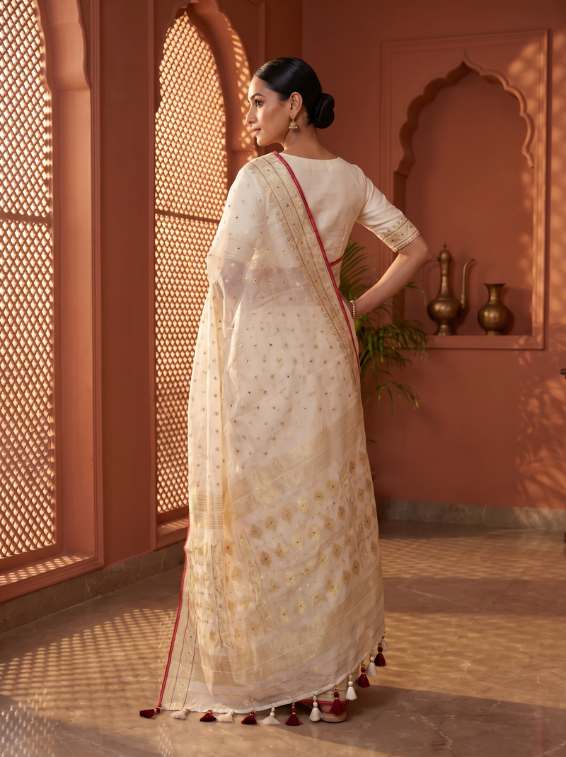 Ivory Grace with a Touch of Crimson — Dhakai Jamdani in Timeless Simplicity
