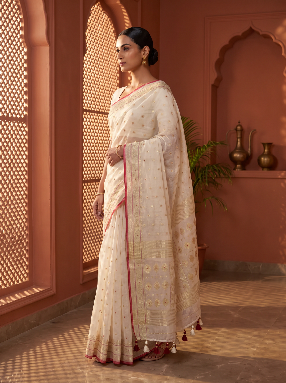 Ivory Grace with a Touch of Crimson — Dhakai Jamdani in Timeless Simplicity