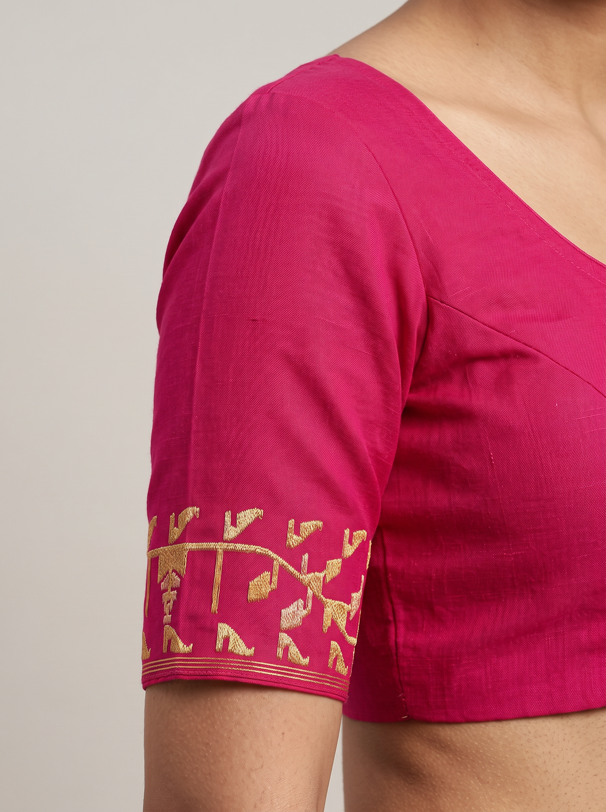 A Poetic Celebration of Dhakai Jamdani — Vibrant Fuchsia Pink Woven with Luminous Gold, Blush, Peach & Silver