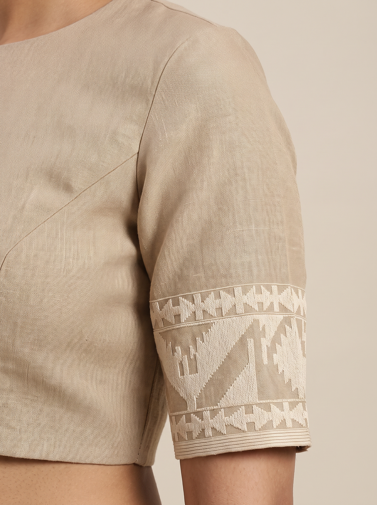 A Whisper of Ivory and Gold — Dhakai Jamdani in Quiet Elegance