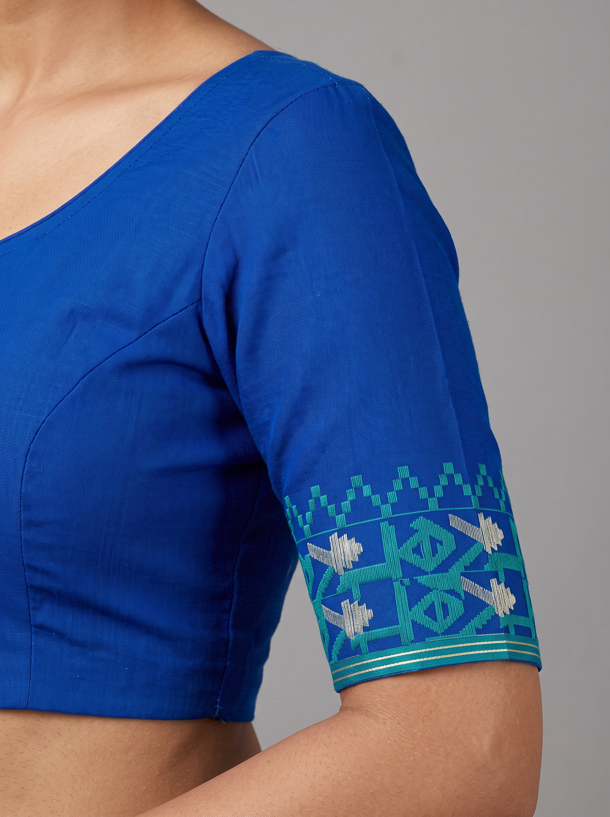 A Symphony in Sapphire and Teal — Dhakai Jamdani Woven in Timeless Geometry