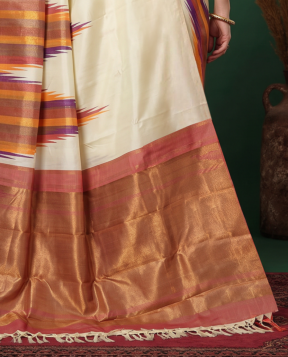 Kanjivaram - Cream and Gold