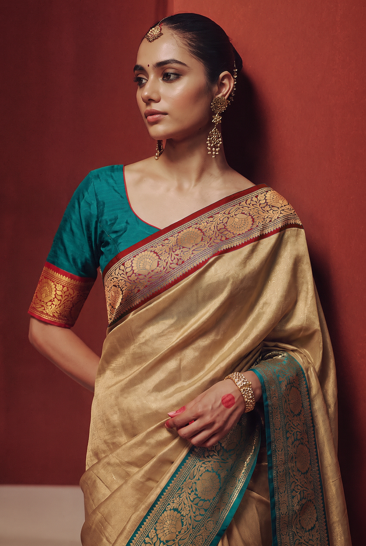 Twilight lavender, royal blue, golden paisleys. Handloom Gadwal silk.